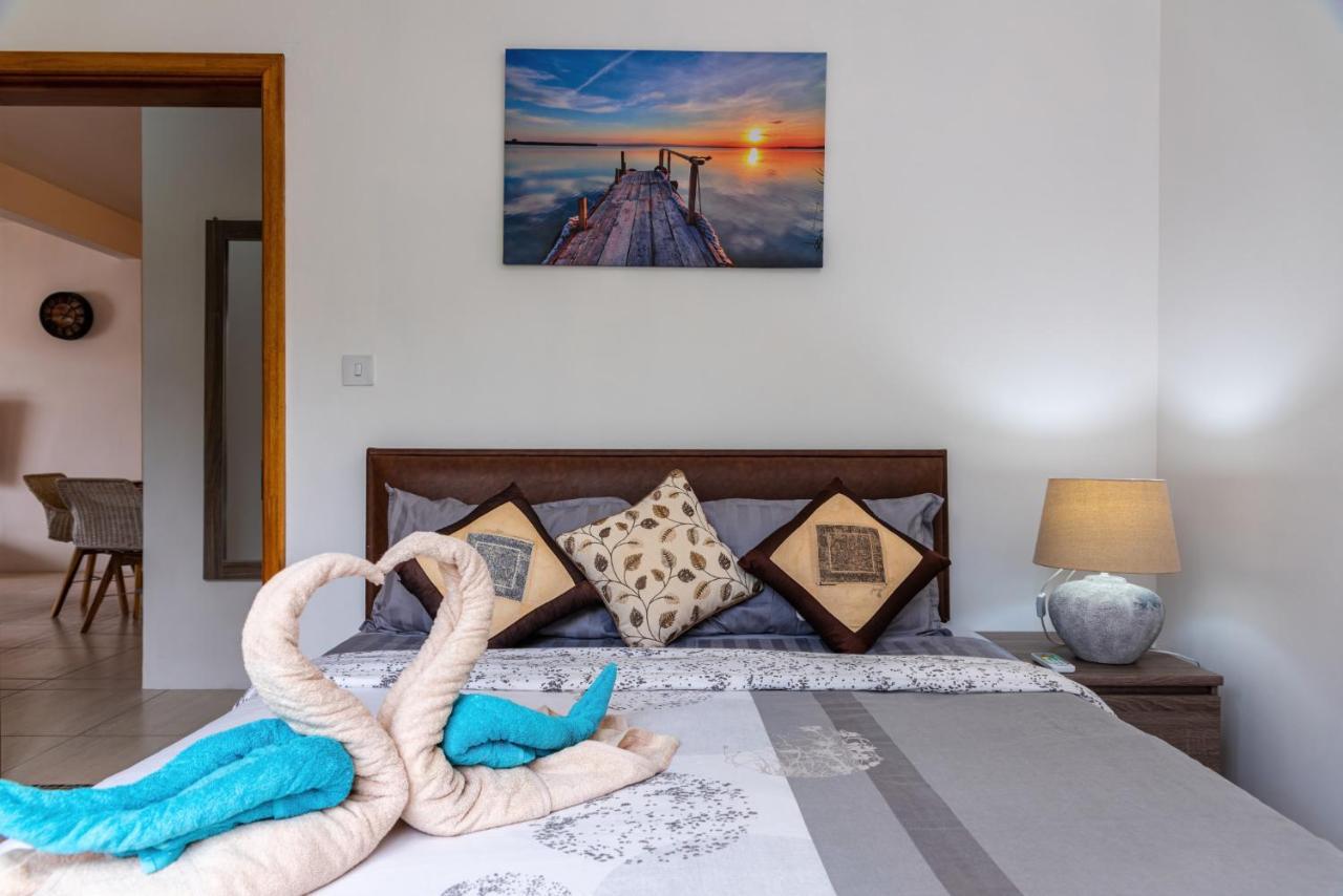 West Wood Holiday Apartment, C6 - Flic En Flac With Pool At A Quiet Location, Beautifully Decorated And Close To The Beach Exterior photo